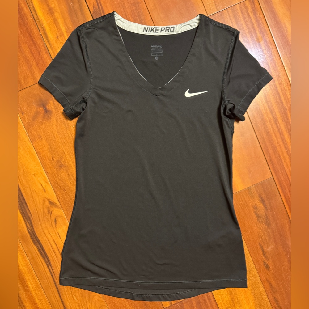 Nike Pro Fitted Dri Fit V Neck Black Athletic Shirt Women’s Medium
